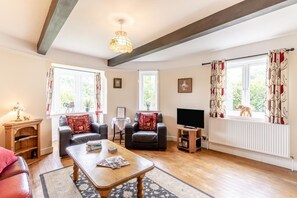 TV - 3 Bed in Hastings (oc-h32649) (Three Oaks)