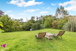 Property grounds - 3 Bed in Hastings (oc-h32649) (Three Oaks)