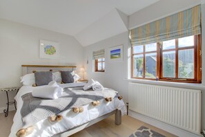 Iron/ironing board, free WiFi, bed sheets - 2 Bed in Padstow (oc-p00424) (Padstow)