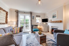 TV - 2 Bed in Padstow (oc-p00424) (Padstow)
