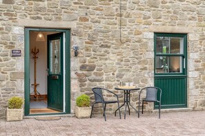 Outdoor dining - 2 Bed in Crook (oc-s32614) (Crook)