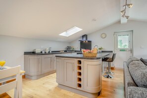 Microwave, oven, highchair, cookware/dishes/utensils - 2 Bed in Crook (oc-s32614) (Crook)