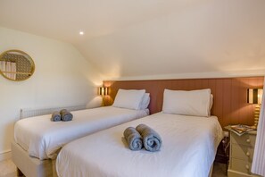3 bedrooms, travel cot, free WiFi, bed sheets - 3 Bed in Cley (oc-t32433) (Cley next the Sea)