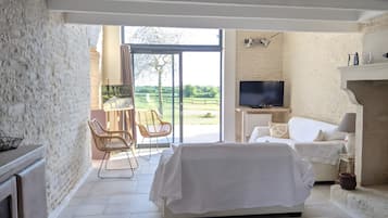 TV, fireplace, ping pong, stereo