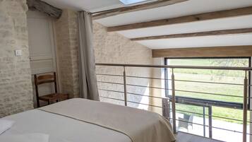 5 slaapkamers, een strijkplank/strijkijzer, wifi, beddengoed