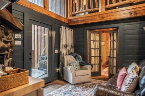 Smart TV - Hot Tub, Views, & True Smoky Mountain Charm! (Sevierville)