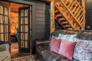 Smart TV - Hot Tub, Views, & True Smoky Mountain Charm! (Sevierville)