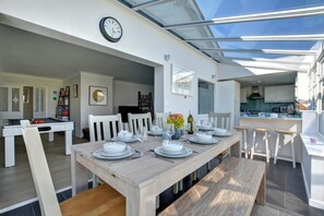 Outdoor dining - 4 Bed in Padstow (oc-p00528) (Trevone)
