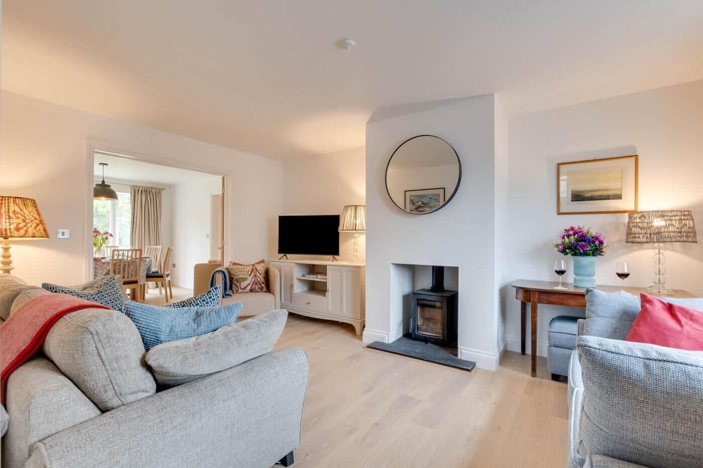 TV, fireplace