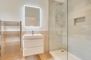 Hair dryer, towels - 4 Bed in Ellingham (oc-gd1929) (Ellingham)