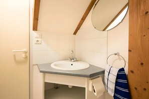 Shower, hair dryer, towels - Maple Cottage, 5 Minutes from La Rochelle (Périgny)