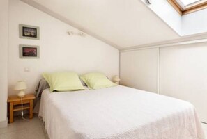 Iron/ironing board, WiFi, bed sheets - Maple Cottage, 5 Minutes from La Rochelle (Périgny)
