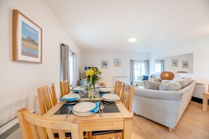 Dining - 3 Bed in Waren Mill (oc-gd1928) (Waren Mill)