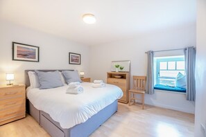 Iron/ironing board, free WiFi, bed sheets - 3 Bed in Waren Mill (oc-gd1928) (Waren Mill)
