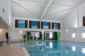 Pool - 3 Bed in Waren Mill (oc-gd1928) (Waren Mill)