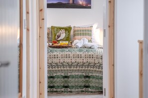 4 bedrooms, travel cot, free WiFi, bed sheets - 3 Bed in Ventnor (oc-o32663) (Chale)