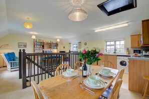 Dining - 2 Bed in Padstow (oc-p00002) (Padstow)