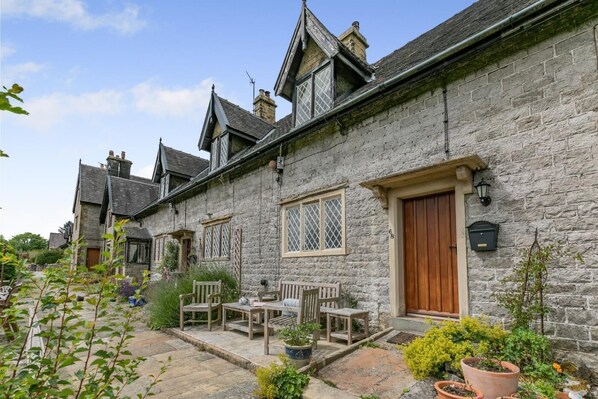 Exterior - 3 Bed in Cressbrook (oc-b32600) (Cressbrook)