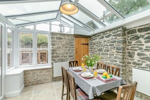Dining - 3 Bed in Cressbrook (oc-b32600) (Cressbrook)