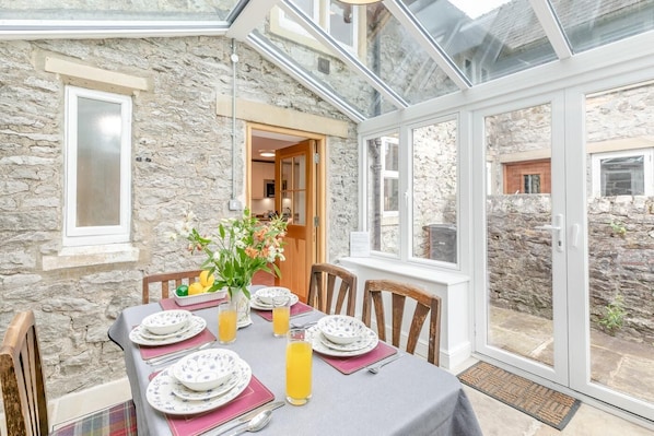 Dining - 3 Bed in Cressbrook (oc-b32600) (Cressbrook)
