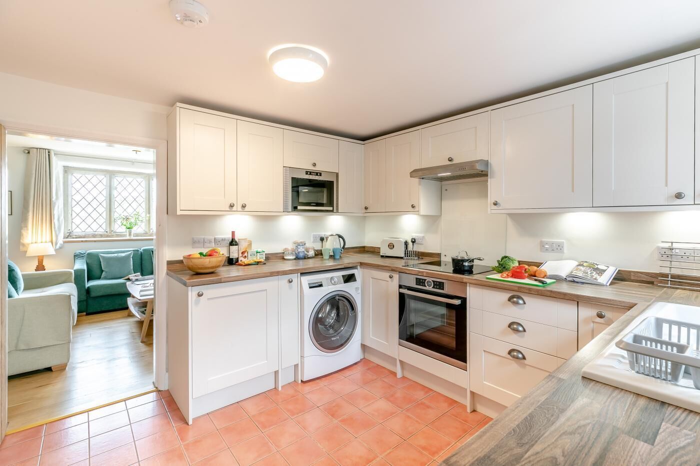 Microwave, oven, dishwasher, cookware/dishes/utensils