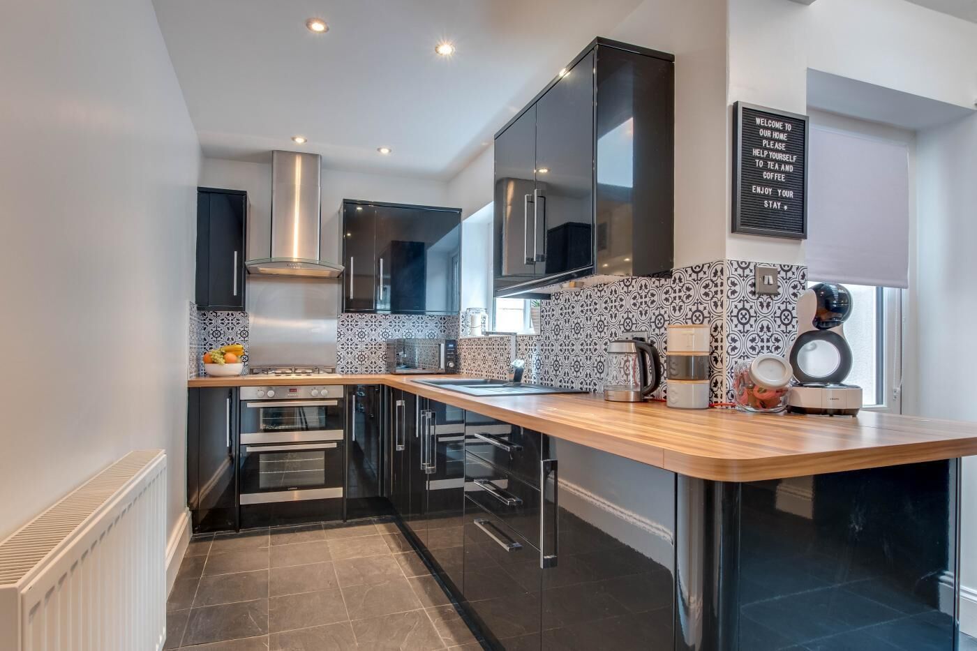 Mikrowelle, Ofen, Hochstuhl, Kochgeschirr/Geschirr/Besteck