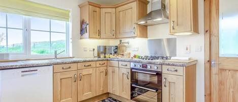 Four, lave-vaisselle, chaise haute