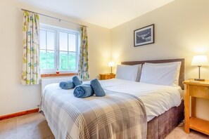 3 bedrooms, iron/ironing board, travel crib, WiFi (free) - 3 Bed in Isle Of Skye (oc-s32340) (Glenhinnisdal)