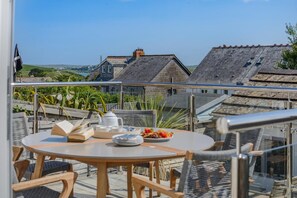 Outdoor dining - 3 Bed in Padstow (oc-p00144) (Padstow)