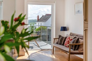 TV - 3 Bed in Padstow (oc-p00144) (Padstow)