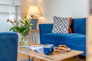 TV - 3 Bed in Padstow (oc-p00144) (Padstow)