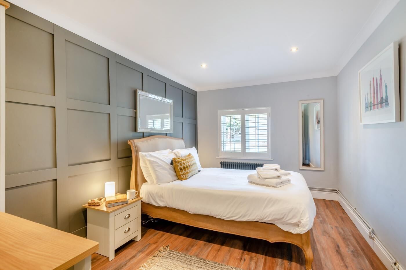 Iron/ironing board, free WiFi, bed sheets