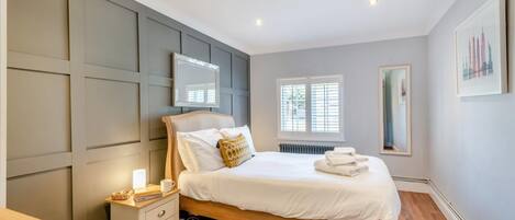 Iron/ironing board, free WiFi, bed sheets