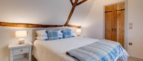 Een strijkplank/strijkijzer, gratis wifi, beddengoed