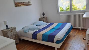 5 slaapkamers, een strijkplank/strijkijzer, wifi, beddengoed