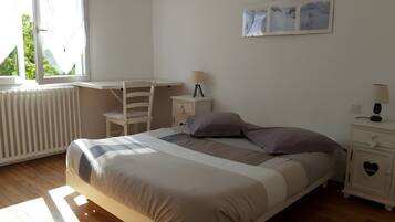 5 chambres, fer et planche Ă repasser, Wi-Fi, draps fournis
