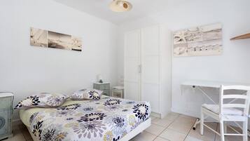 5 chambres, fer et planche à repasser, Wi-Fi, draps fournis