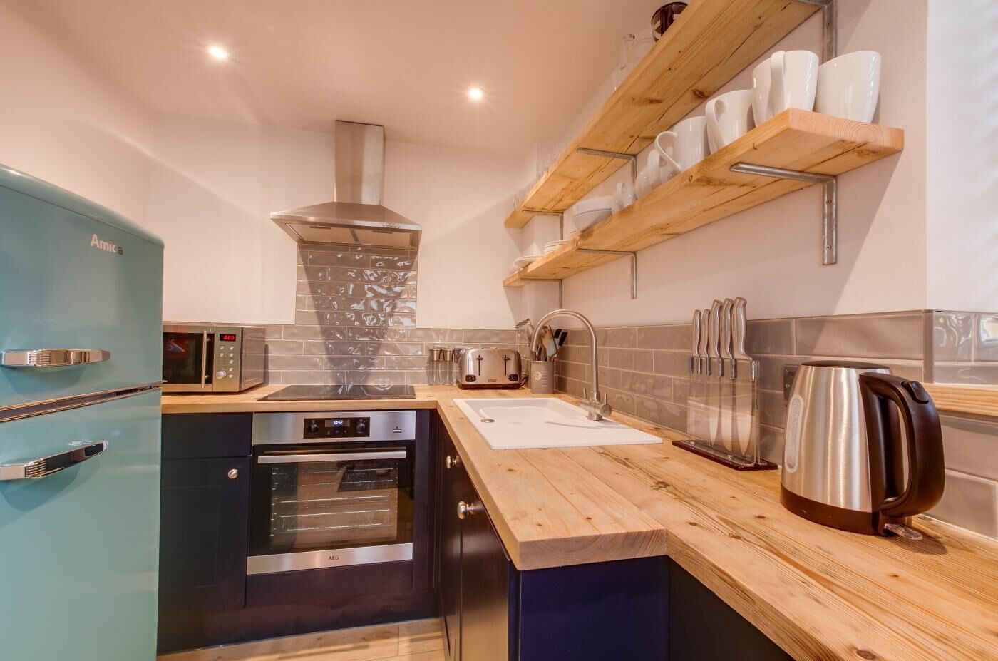 Micro-ondes, four, lave-vaisselle