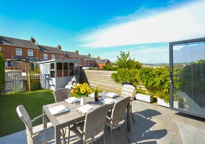 Patio Area - 3 Bed in Padstow (oc-p00504) (Padstow)