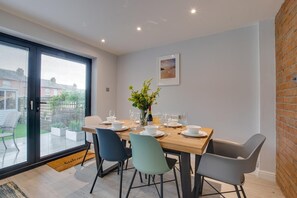 Dining - 3 Bed in Padstow (oc-p00504) (Padstow)