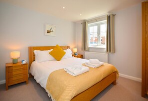 Iron/ironing board, free WiFi, bed sheets - 3 Bed in Padstow (oc-p00504) (Padstow)