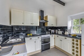 ميكروويف، فرن، غسالة أطباق، مستلزمات طهي/أطباق/أوعية