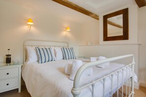 Iron/ironing board, free WiFi, bed sheets - 3 Bed in Holt (oc-2150) (Holt)