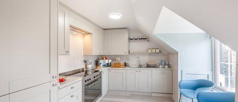 Microones, forn, rentaplats i trona