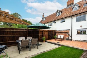 Outdoor dining - 2 Bed in Saxtead (oc-pera) (Saxtead)