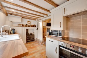 Microwave, oven, dishwasher, cookware/dishes/utensils - 2 Bed in Saxtead (oc-pera) (Saxtead)