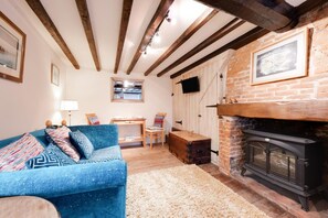 TV - 1 Bed in Holt (oc-2176) (Holt)