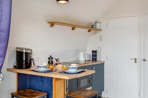 Ofen, Kochgeschirr/Geschirr/Besteck