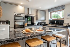 Microwave, oven, dishwasher, high chair - 3 Bed in Aldeburgh (oc-16afaw) (Aldeburgh)
