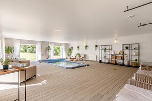 Pool - 8 Bed in Bozeat (oc-y32590) (Bozeat)